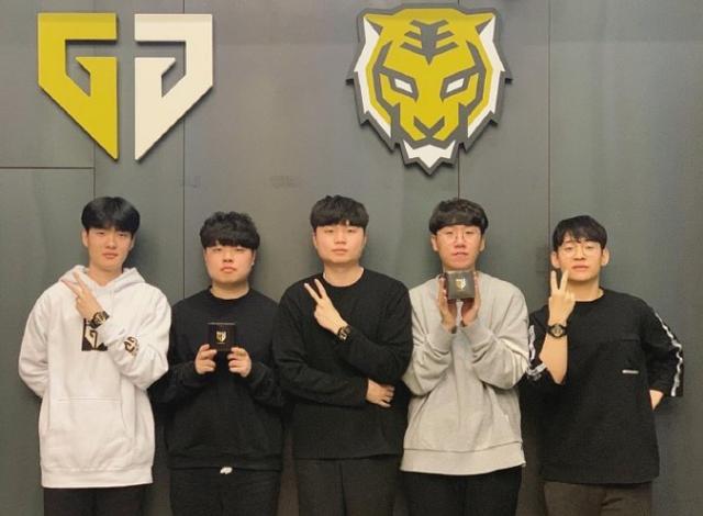 他在高密度 他在高密度